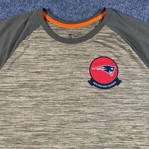 New England Patriots Mens 2XL On Field Raglan Sleeve Salute to Service Shirt